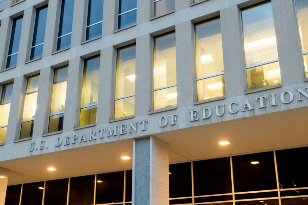Federal Funding Pause Excludes Student Loans and Pell Grants, But Review Continues | Future Education Magazine
