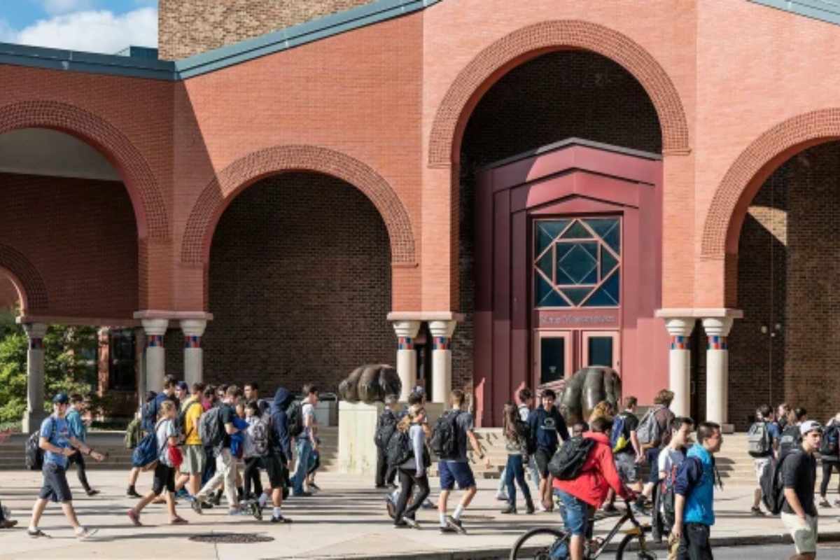 US Colleges Face Major Program Cuts Amid Budget Pressures